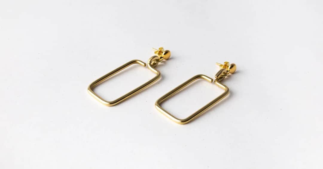 Czy biżuteria z mosiądzu czernieje? Oto skuteczne sposoby ochrony