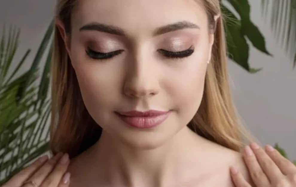 Rzęsy 2D do przedłużania: poznaj korzyści i proces aplikacji