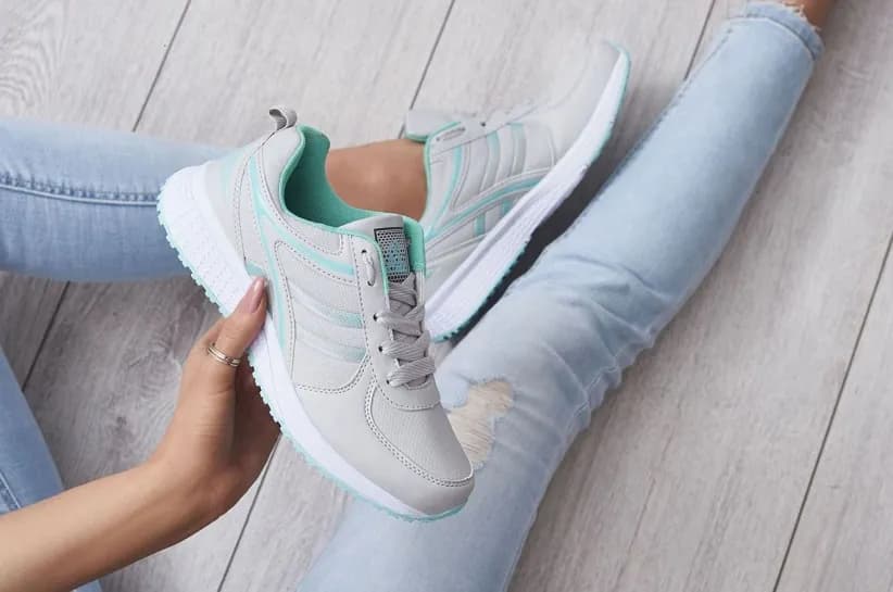 Buty sneakersy - czym są i jak różnią się od innego obuwia?