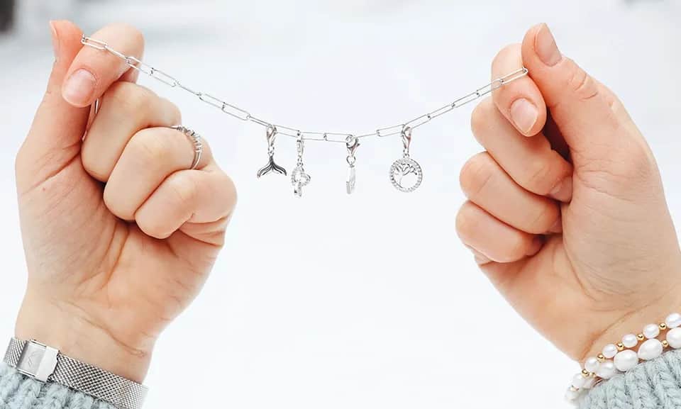 Jak czyścić srebrną biżuterię: proste metody, które naprawdę działają