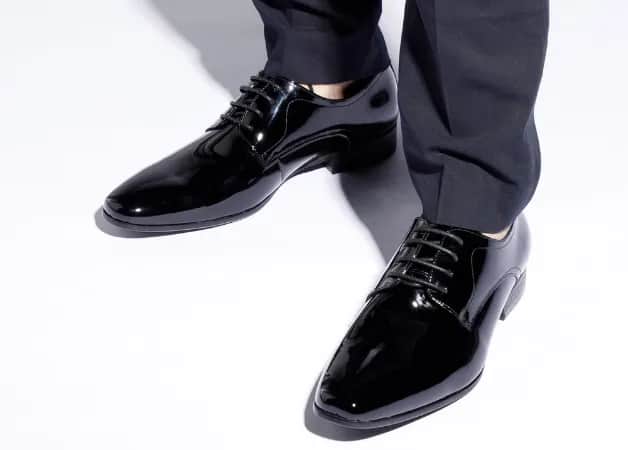 Jaki kolor butów do czarnego garnituru, aby uniknąć faux pas?