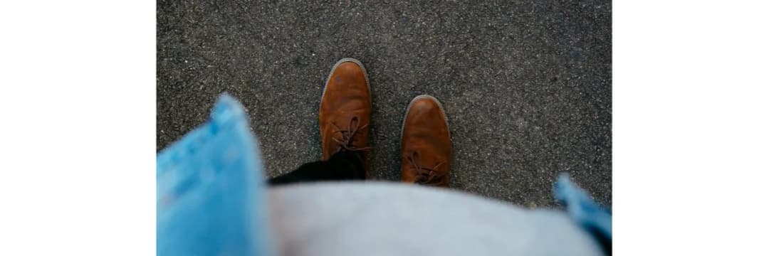 Jak czyścić zamszowe buty, aby uniknąć ich zniszczenia i plam